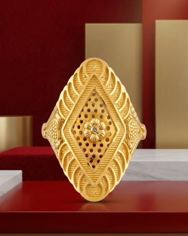 22K Gold Ladies Ring 3.3g — M N Alankar Palace, Rourkela